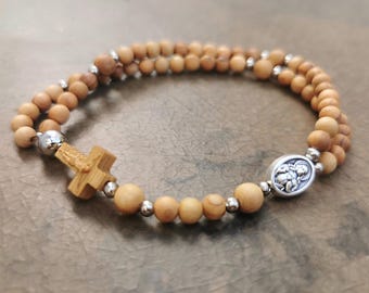 Braccialetto rosario in legno d'ulivo con crocifisso / Chiusura magnetica / Perline di preghiera cattoliche / di AndavyGifts (4101NKP)