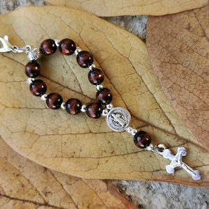 Mini wooden rosary, one decade rosary keychain charm with custom devotional medal | AndavyGifts