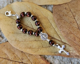 Mini wooden rosary, one decade rosary keychain charm with custom devotional medal | AndavyGifts