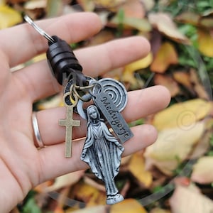Christlicher Muttergottes Leder Schlüsselanhänger Schlüsselring, handgefertigt, mit Anhängern nach Wahl | AndavyGifts Devotionalien