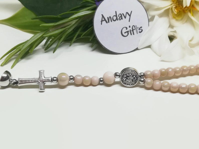 Bracelet chapelet fait main médaille miraculeuse extensible, chapelet unique en petites perles, petit chapelet catholique de 5 décennies | Bijoux catholiques AndavyGifts image 4