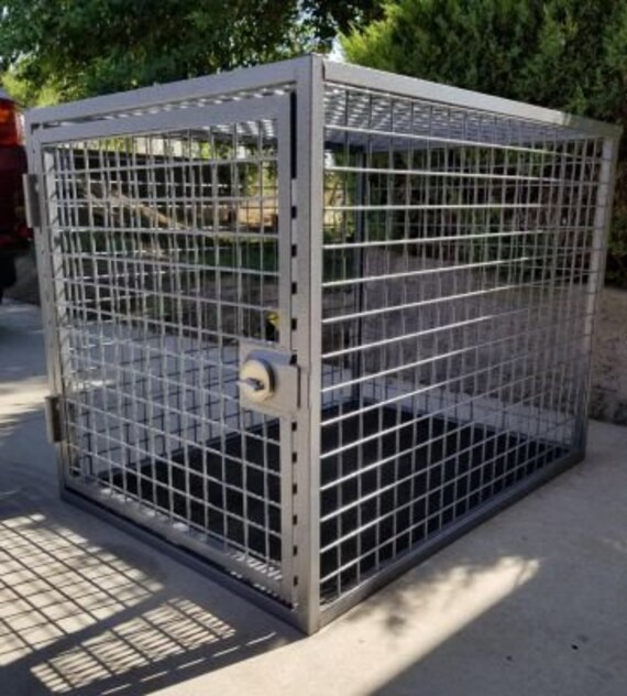 how to help dogs with crate anxiety