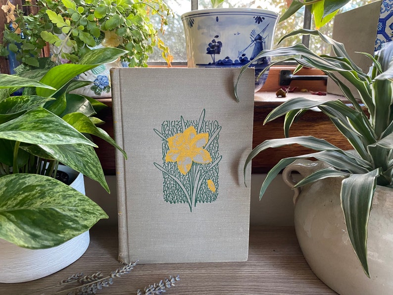 Vintage 1949 Favorite Flowers in Color Book by E Seymour image 1