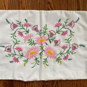Vintage Embroidered Flower Pillow Cover, Jacobean Pillow Cover, Jacobean Embroidery, Mid Century Pillow, Crewel Pillow, Embroidered Pillow