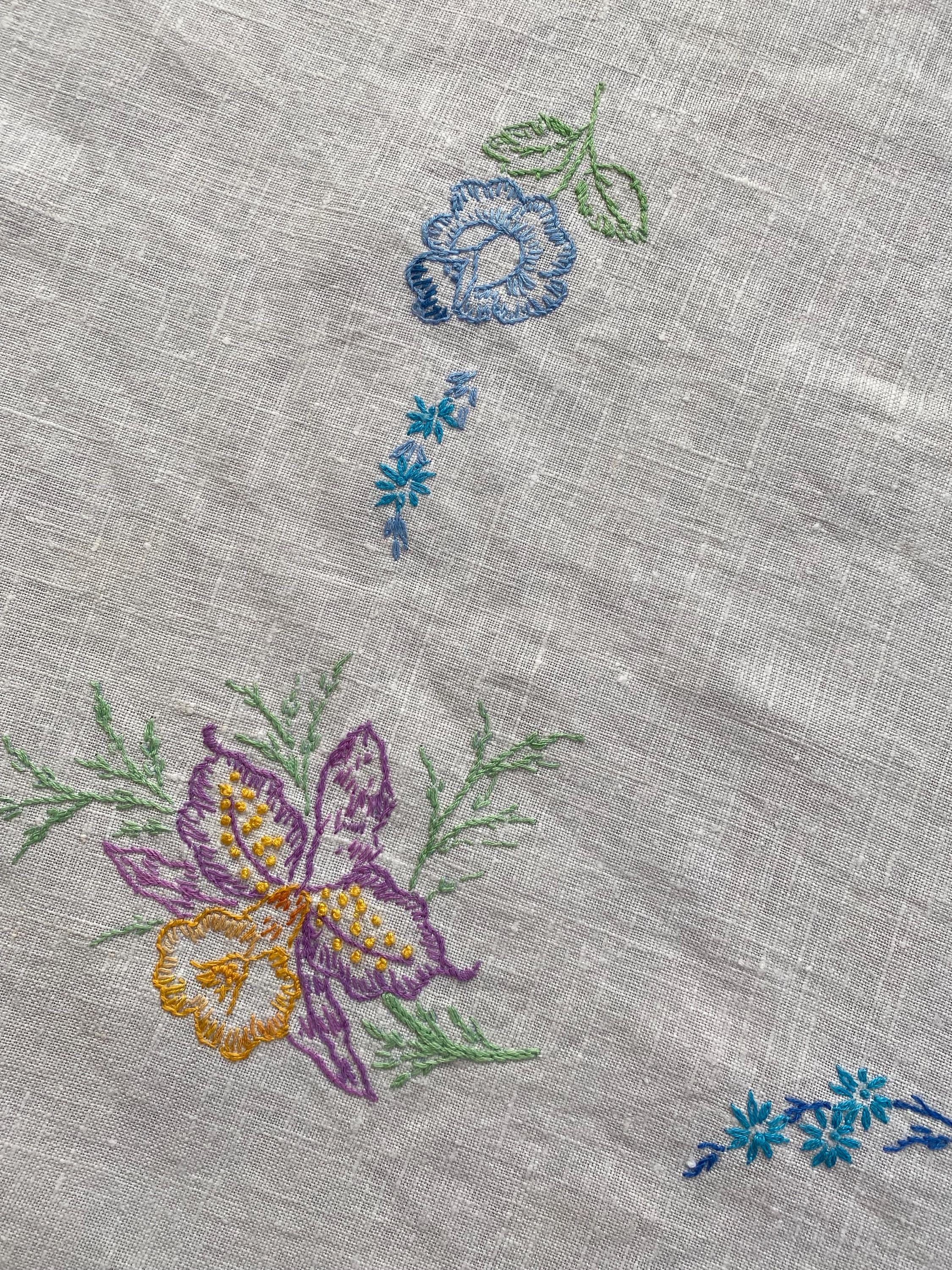 ヴィンテージ風の鳥と花の刺繍入りテーブルクロス、刺繍入りテーブル