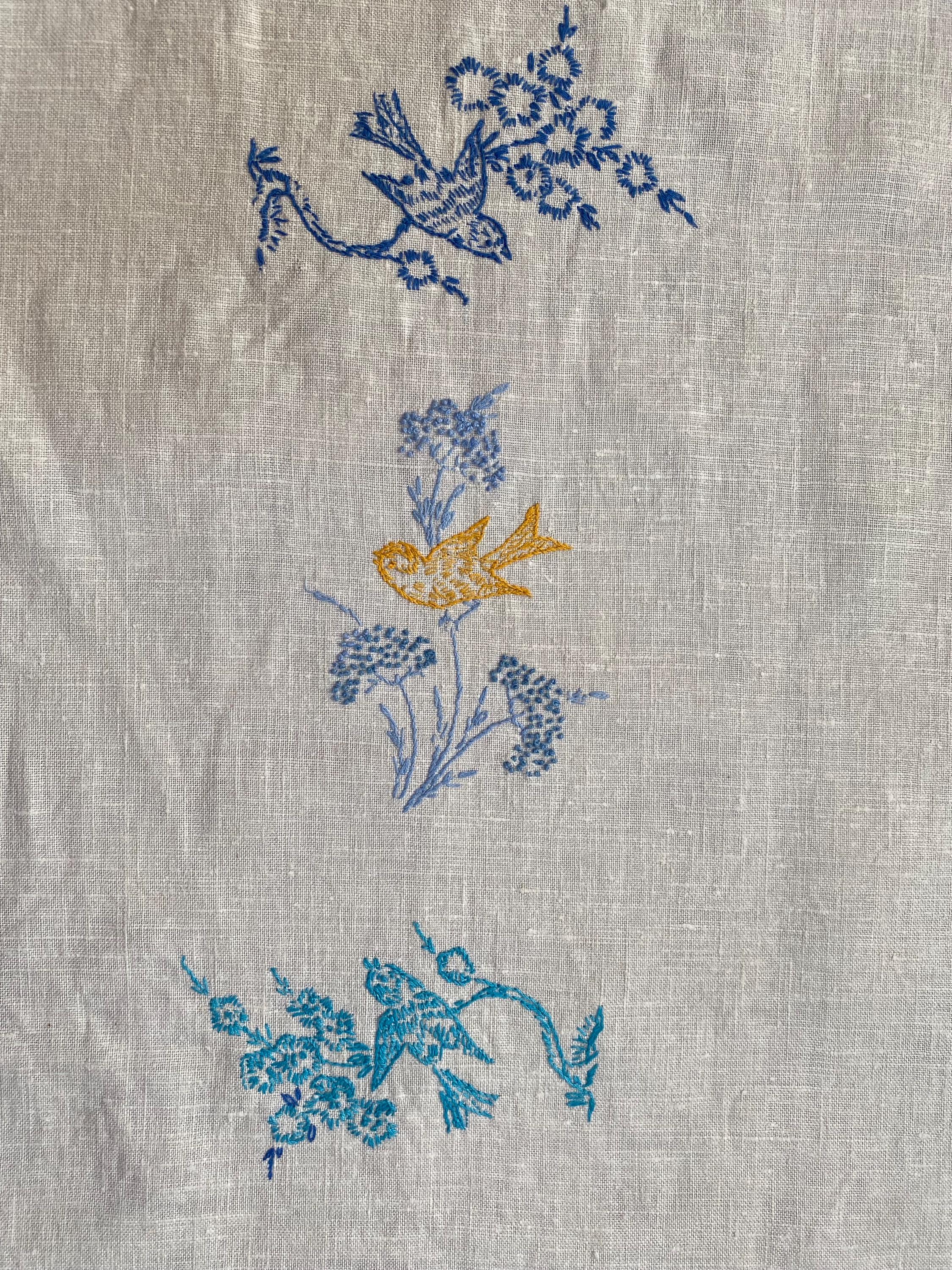 ヴィンテージ風の鳥と花の刺繍入りテーブルクロス、刺繍入りテーブル