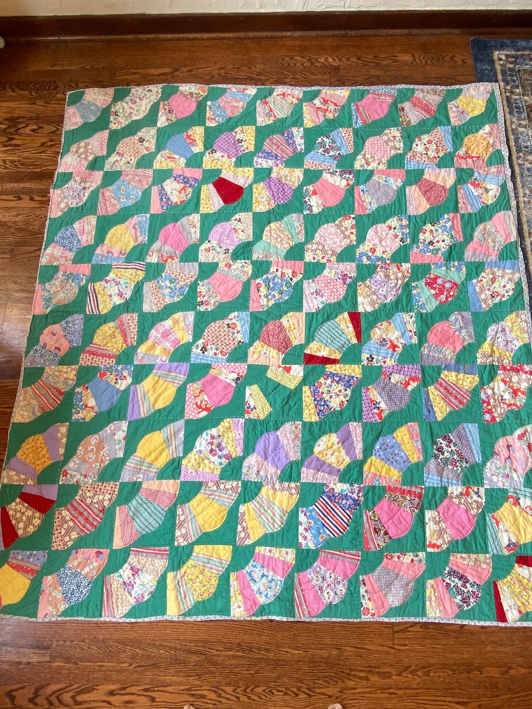 Price Drop 1940s Grandmother Fan Quilt, Vintage Quilt, Grandmothers Fan