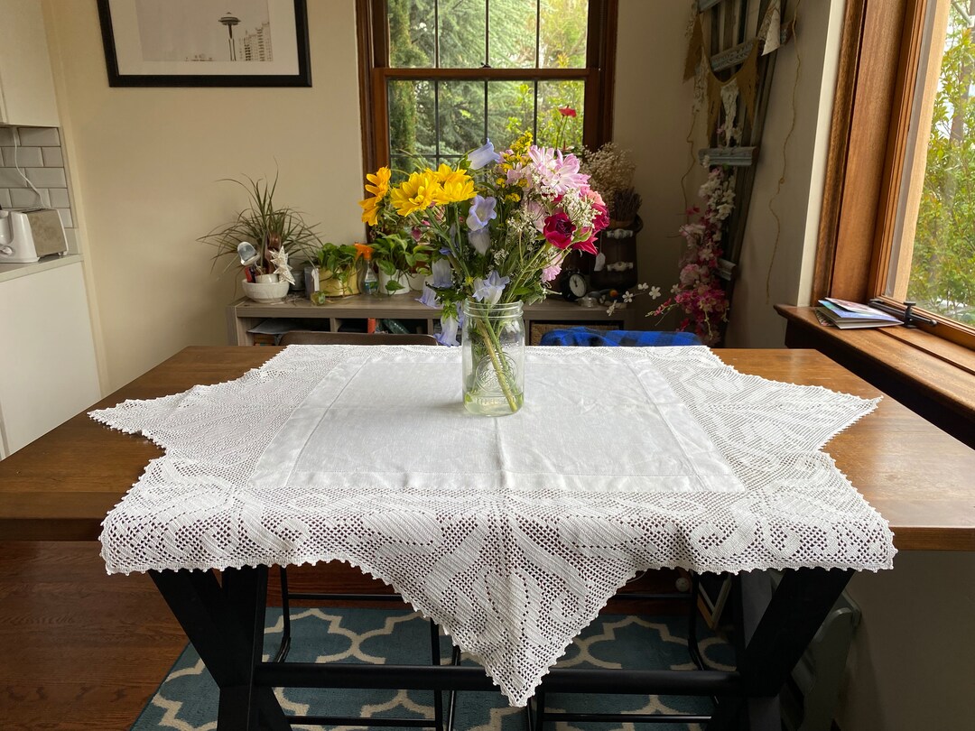 Vintage/antique White Linen Tablecloth W/ Tulip Crochet Edge, Crochet