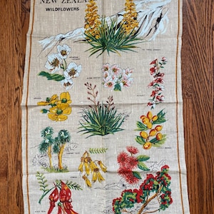 Vintage Mid Century New Zealand Wildflower Linen Wall Hanging / Tea Towel, Vintage New Zealand, Vintage Tea Towel, Vintage Wall Hanging, MCM