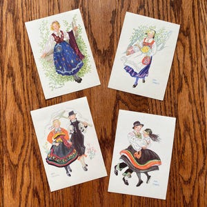 4 cartes postales folkloriques scandinaves vintage Aina Stenberg, cartes postales anciennes, éphémères, décoration d'intérieur suédoise, cartes postales suédoises