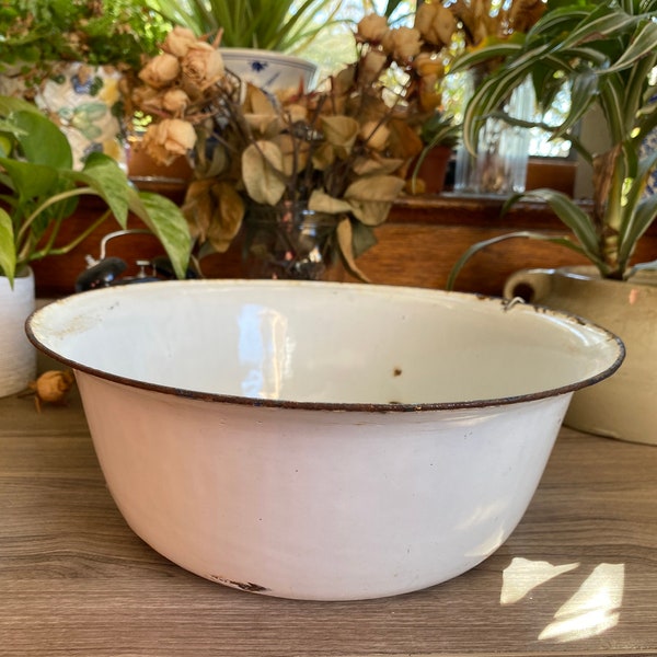 Large Vintage Rustic Navy Blue Rimmed Enamel Bowl, Enamel Bowl, Antique Kitchen, Enamel Bowl, Fruit Bowl, Enamel Decor, Rustic Kitchen Decor