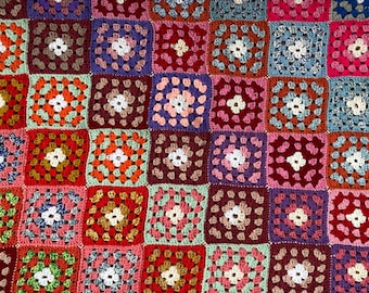 Vintage Handmade Granny Square Blanket, Roseanne Granny Square Blanket, Granny Square Blanket, Granny Chic, Retro Decor, Retro Afghan