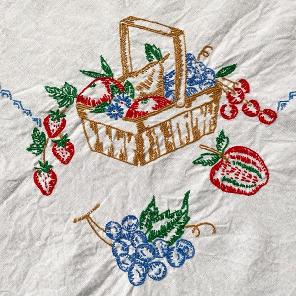 Toalha de mesa vintage bordada com frutas, toalha de mesa de morango, toalha de mesa floral, cozinha com tema de morango, toalha de mesa com frutas, toalha de mesa bordada