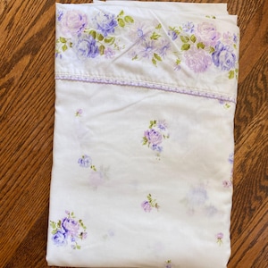 Vintage JcPenney Queen Rose Flat Sheet, Vintage Flat Sheet, Flower Sheets, Purple and White, Rose Sheets, Queen Flat Sheet