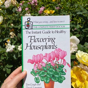 1983 Guide to Healthy Flowering Plants , Botanical Book, Flower Illustrations, Vintage Flower Book, Floral Book, Botanical Prints