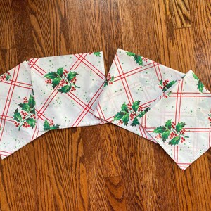 4 Vintage Handmade Retro Holly Berry Napkins, Mid Century Christmas, Vintage Christmas Napkins, Retro Napkins, Retro Christmas,