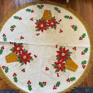 1970s Bucilla Poinsettia Tree Skirt, Vintage Christmas Tree Skirt, Felt Christmas Tree Skirt, Mid Century Christmas, Bucilla Tree Skirt