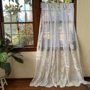 Tenda Singola Vintage Francese 1930 in Pizzo Tambour E Tulle. Pezzo  Unico.french Vintage 1930 Single Curtain in Tambour Lace and Tulle. 