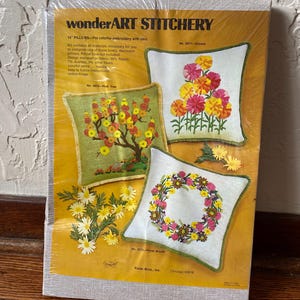Vintage Flower Crewel Pillow Kit, Vintage Crewel Kit, Vintage Needlepoint Kit, Needlepoint Pillow, Crewel Pillow, Crewel Pillow Kit