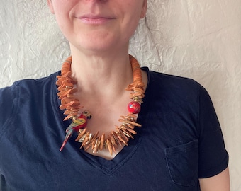 1980/90s Wooden Parrot Necklace, Wooden Bird Necklace, Bird Necklace, Bohemian Necklace, Artisan Necklace, Parrot Necklace