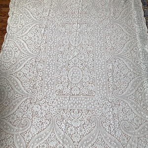 Stunning Vintage Quaker Lace Flower Tablecloth, Flower Lace Tablecloth, Quaker Lace Tablecloth, MCM Kitchen, Quaker Lace