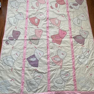 Vintage Sun Bonnet Sue Baby/Childs Tied Quilt, Sun Bonnet Sue Quilt, Sun Bonnet Sue, Girl Quilt, Baby Quilt,