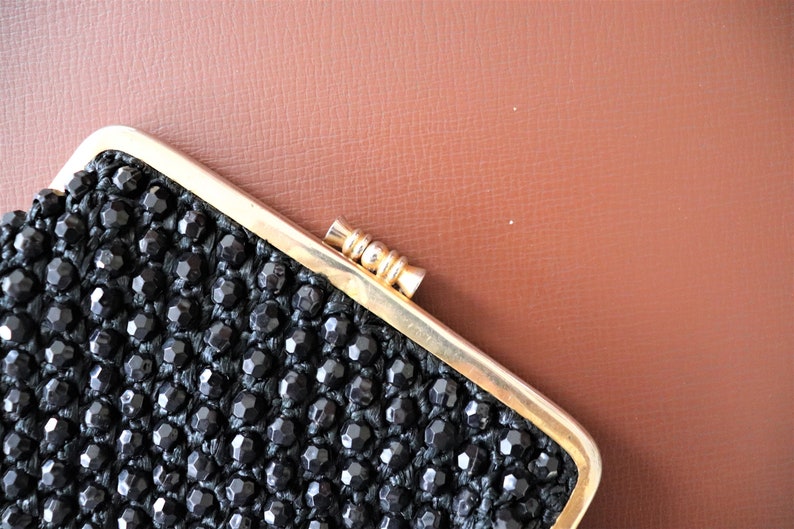 Vintage 1950s raffia and beaded evening pursecoin purse with clasp closure