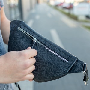 Leather fanny pack birthday gift for boyfriend, black belt bag, men waist bag, personalized travel bag monogrammed pack pouch festival bag image 3