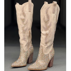 Verbazingwekkende cowgirllaarzen / champagne, AB, roségouden cowboylaarzen met strassteentjes / ivoor veganistisch suède / westernmode / sprankelende festivalstijl