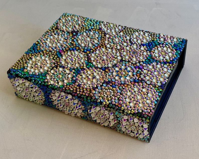 Caja de regalo reutilizable Delux / Caja deslumbrada con pedrería de vidrio / Mosaico único en su tipo sobre cartón laminado, tapa magnética / Regalo Bling para ella imagen 7