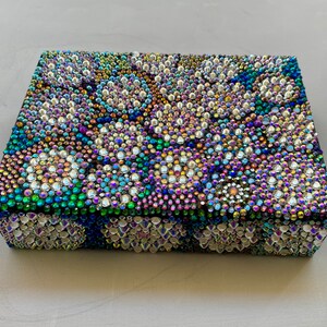 Caja de regalo reutilizable Delux / Caja deslumbrada con pedrería de vidrio / Mosaico único en su tipo sobre cartón laminado, tapa magnética / Regalo Bling para ella imagen 4