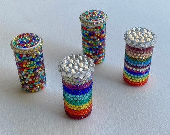 Pillenpotje met regenboogstrasssteentjes: eenvoudig te openen verblindende stashbox