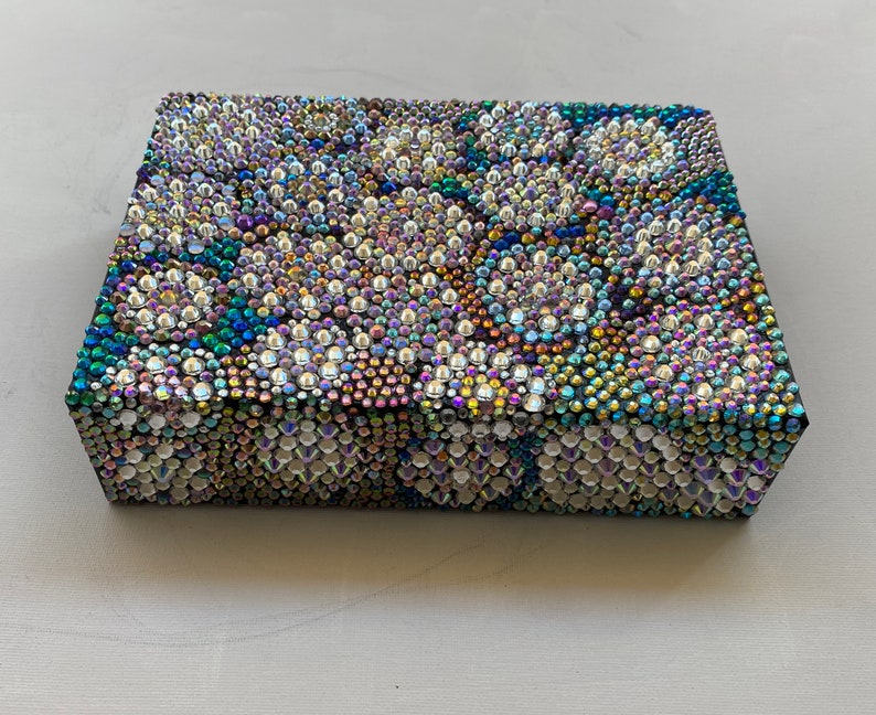 Caja de regalo reutilizable Delux / Caja deslumbrada con pedrería de vidrio / Mosaico único en su tipo sobre cartón laminado, tapa magnética / Regalo Bling para ella imagen 10