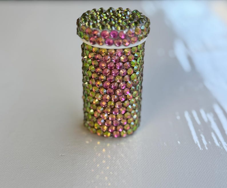 Pillenpotje met strassteentjes: sprankelende opbergdoos, reisaccessoire J: Pink/ Green AB