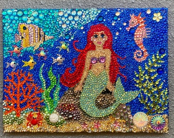 Un mosaico de sirenita / Arte de pared brillante / Diseño bajo el mar / Pintura de pedrería deslumbrada en lienzo estirado de 9" x 12", regalo para niña