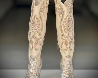 Botas vaqueras de novia deslumbrantes: botas vaqueras personalizadas con diamantes de imitación y perlas
