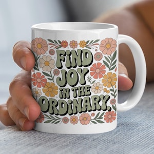 Encontre alegria em canecas comuns, canecas florais, canecas retrô, canecas inspiradoras, canecas com afirmações positivas, canecas de café, xícaras de chá