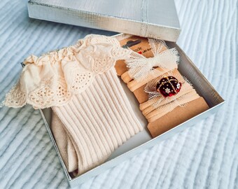 Pregnancy gift box, baby hair headband and baby girl Ruffled socks, Baby girl gift box, baby shower gift girl, newborn gift