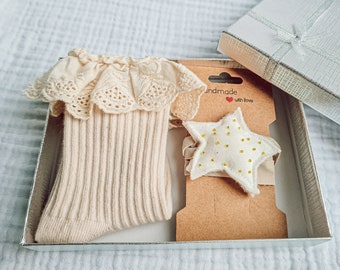 Pregnancy gift box, baby headband star and Ruffled baby socks, Baby girl gift box, baby shower gift girl, newborn gift