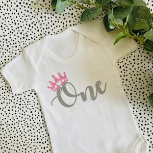 Personalised 1st Birthday Baby Bodysuit, Name Sleepsuit, Birthday Vest, 1st, Baby Gift, Boy Romper, Girl Vest One Crown I am one, all in one