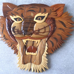 wall decoration plate of the tiger&#39;s head in solid wood