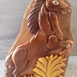 geheime houten kist voor decoratie of om sieraden in te doen