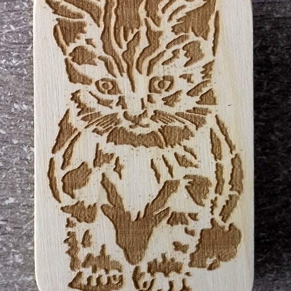 magnet du chat gravé au laser sur bois