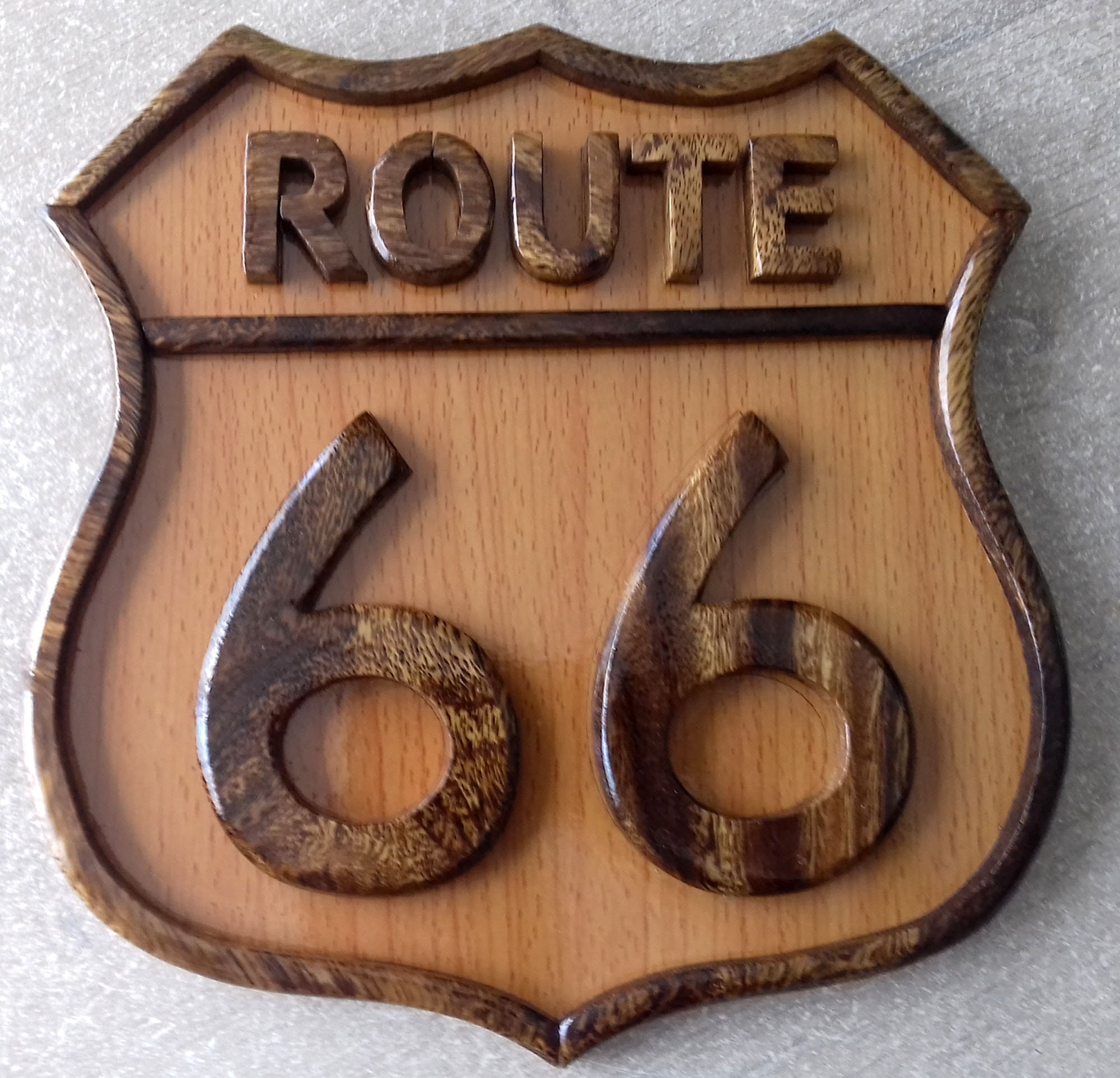 R66 en Bois Vernis Belle Finition Pour Collectionneur Usa