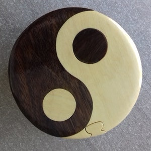 secret ying and yang box in varnished wood with an original opening
