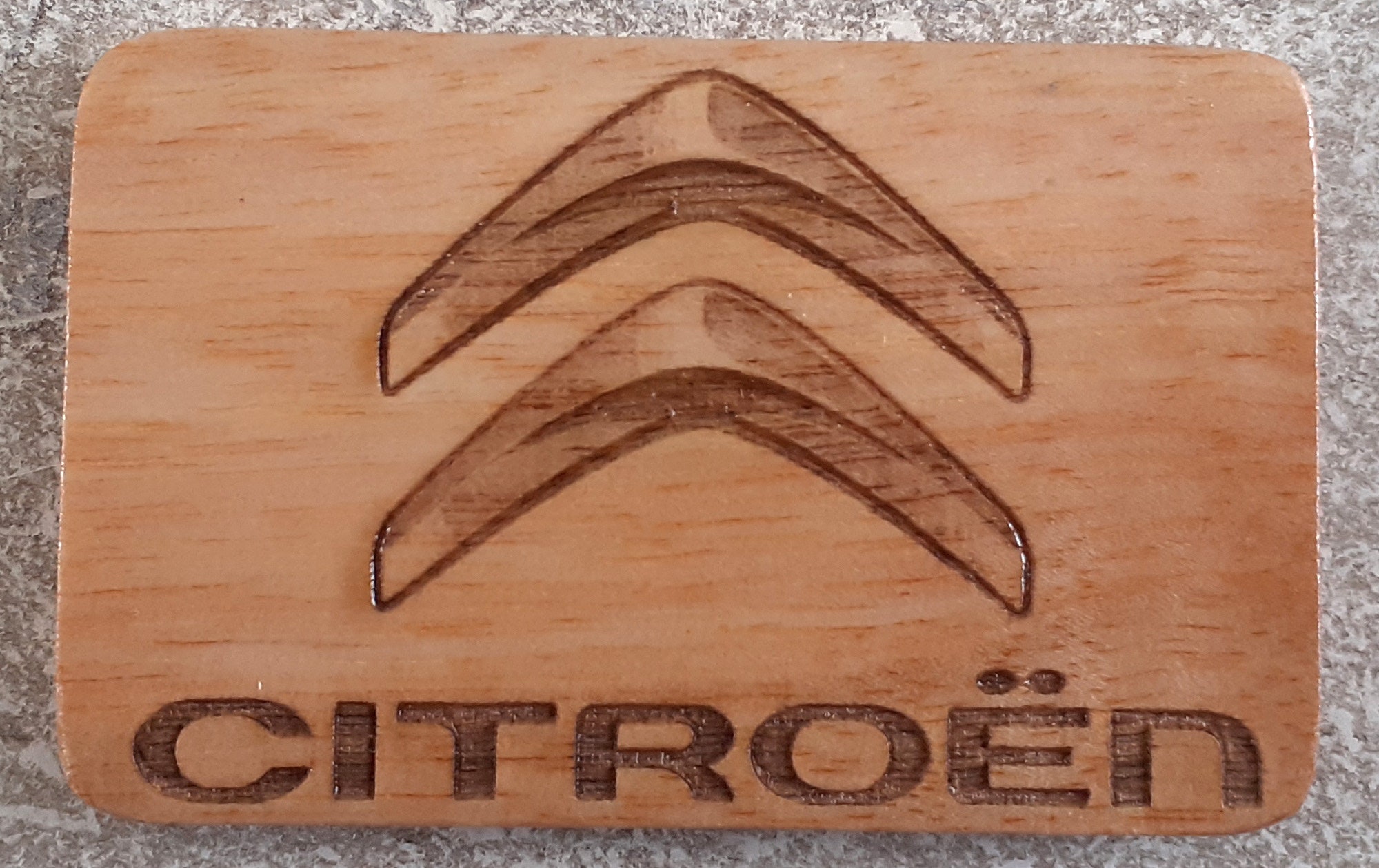 Magnet Du Logo de Citroên sur Bois Vernis
