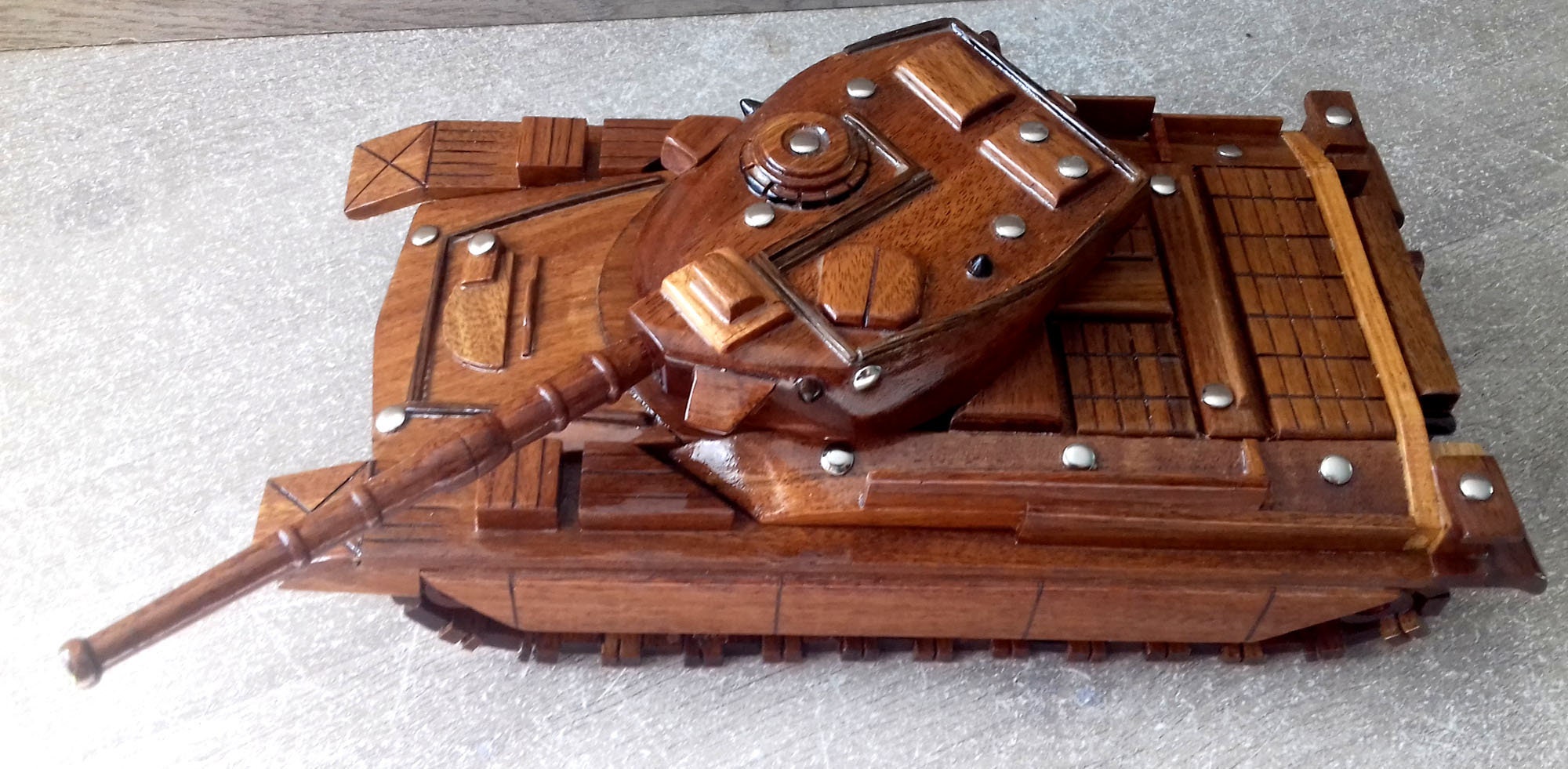 Maquette en Bois Du Char de Combat