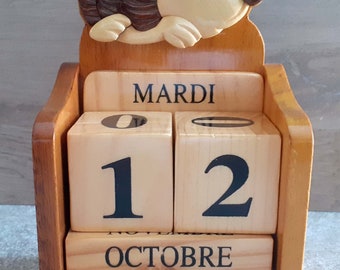 wooden hedgehog perpetual calendar