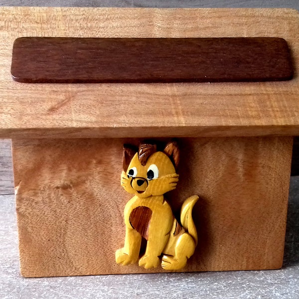 customizable wooden cat piggy bank with your first name offered in white letter glued above and the opening below