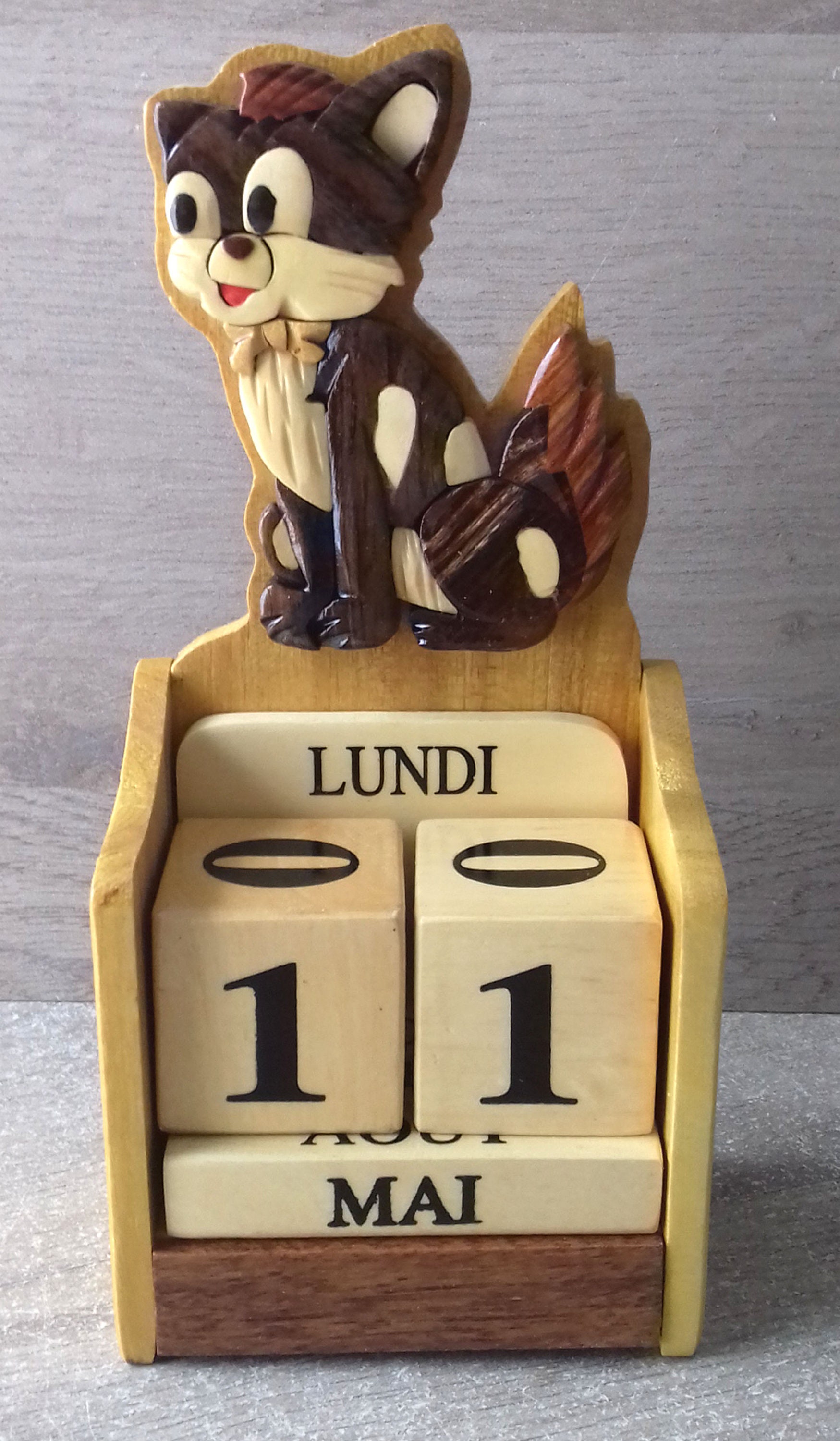 Calendrier Perpétuel Du Chat en Bois Vernis